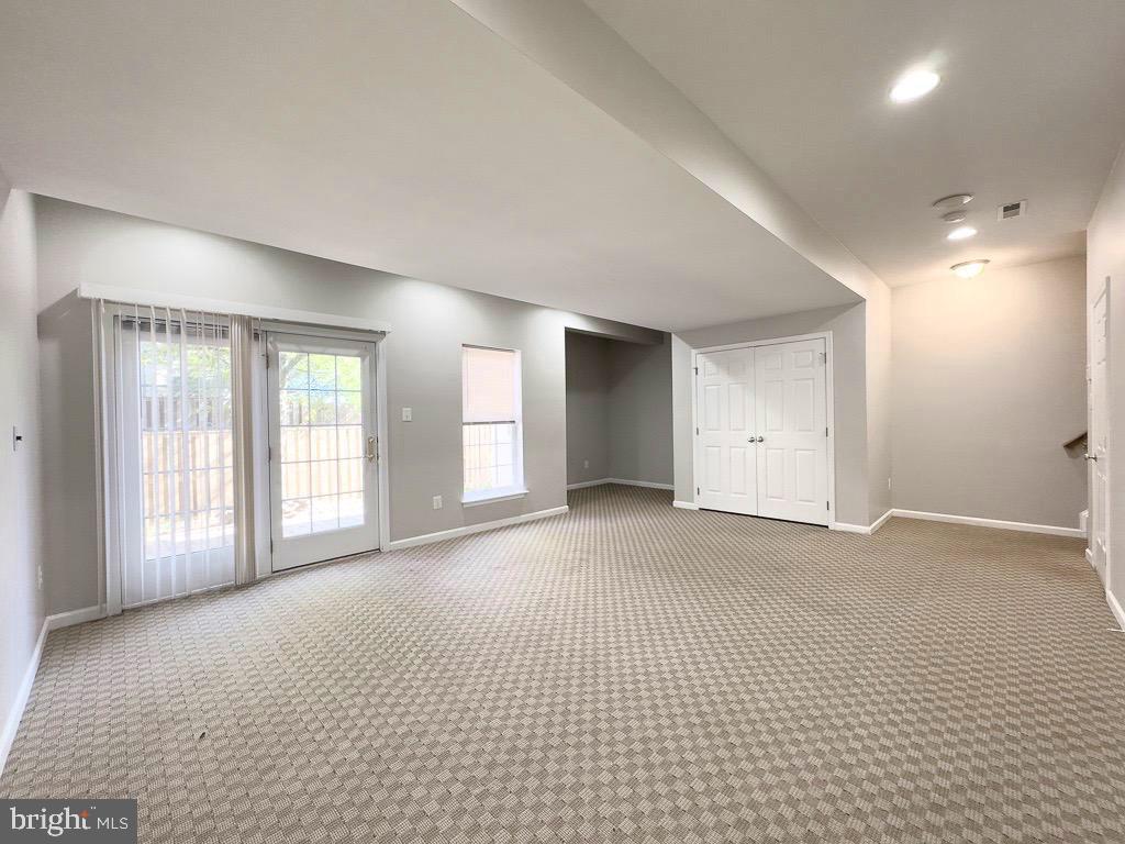 SOUTH RIDING - Residential Lease