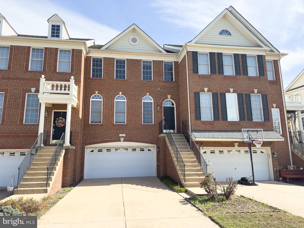 SOUTH RIDING - Residential Lease