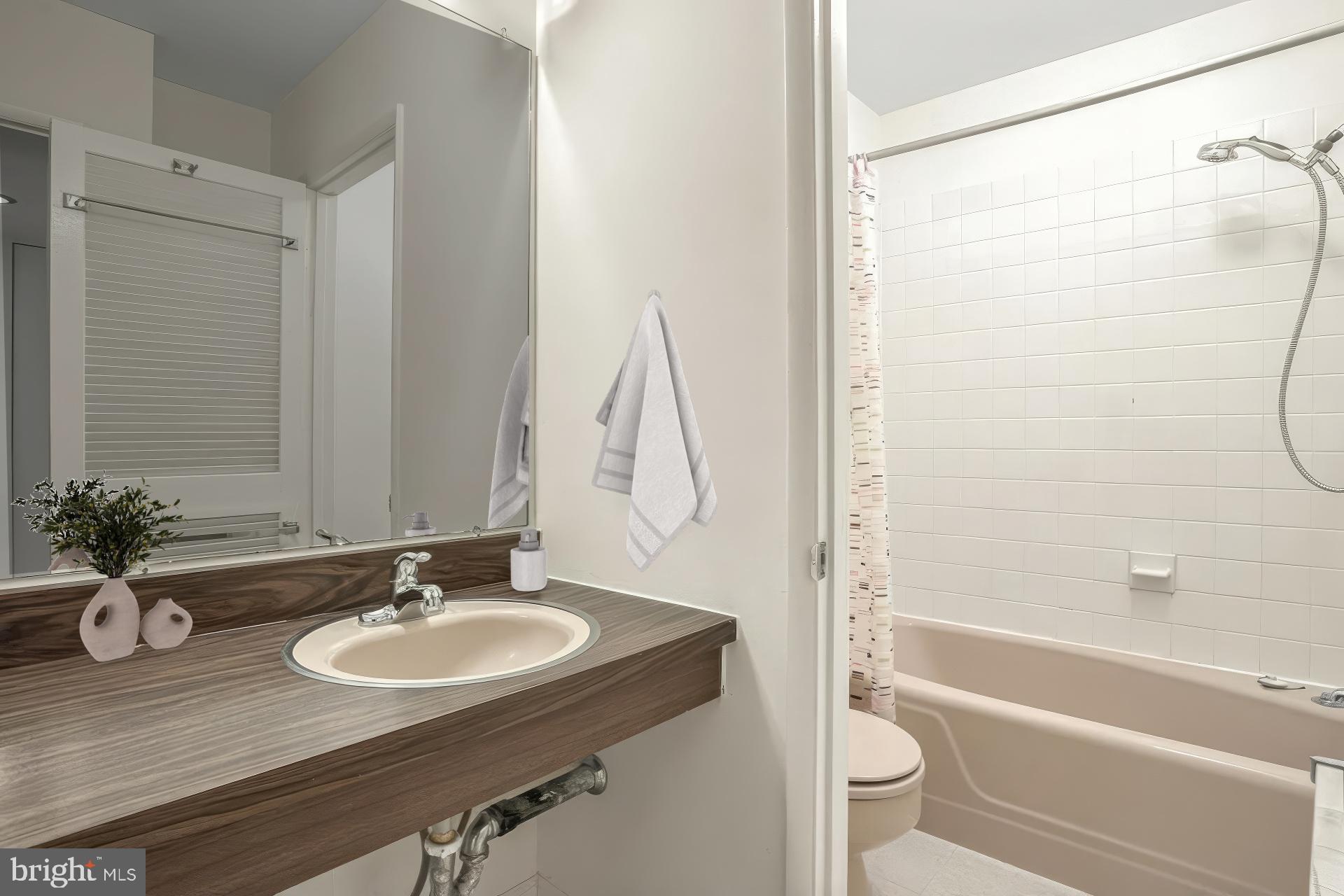 RESTON - Residential