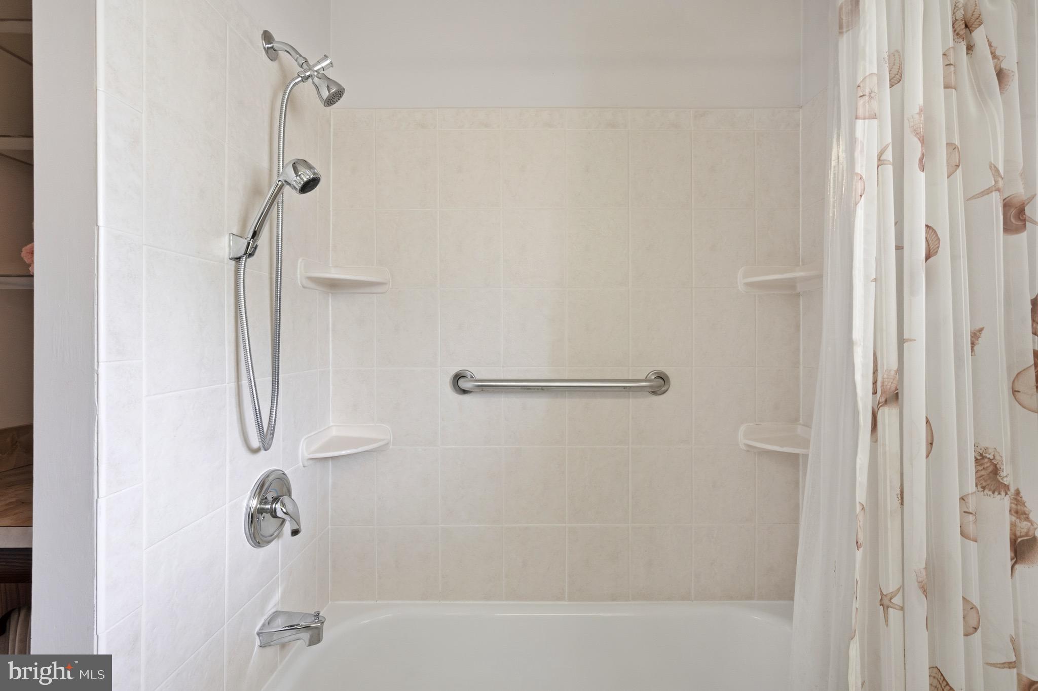 LOISDALE ESTATES - Residential