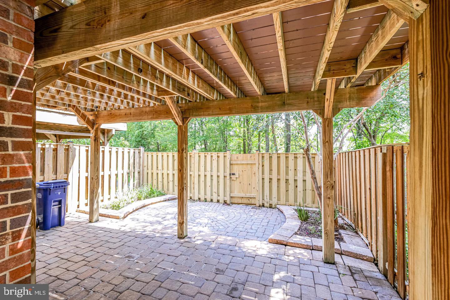 HUNTINGTON AT MT VERNON - Residential Lease