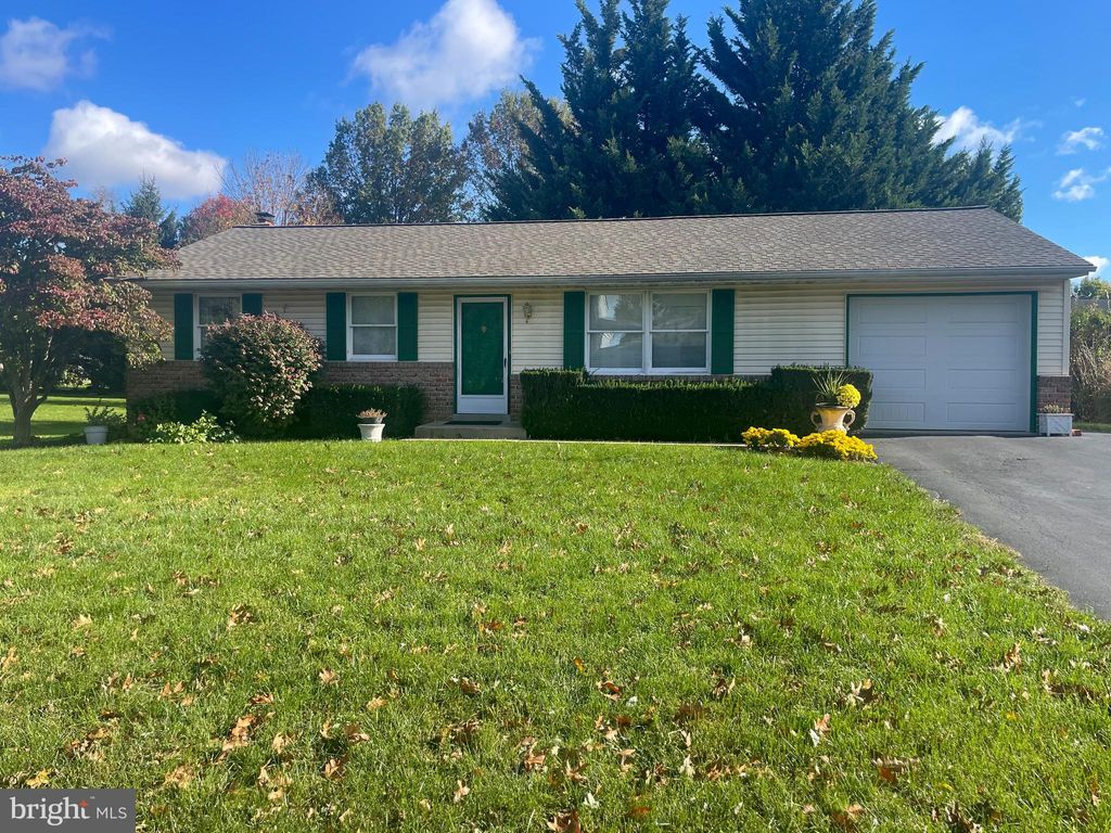 Photo of 821 Lakeview Drive, Lancaster, PA 17601 (MLS # PALA2059450)