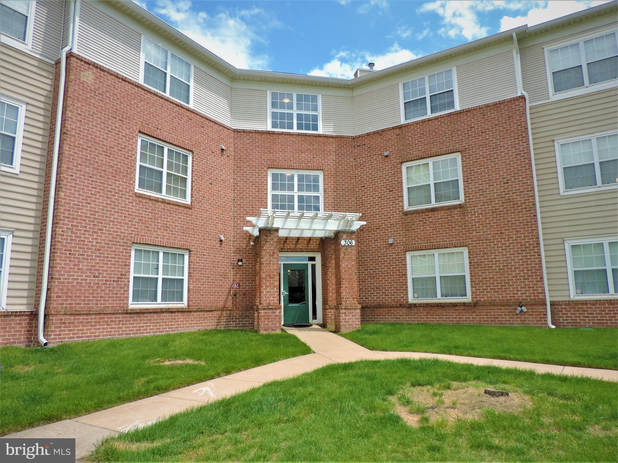 SAYBROOKE LANDING AT SEVEN OAKS CONDOMINIUM - Residential