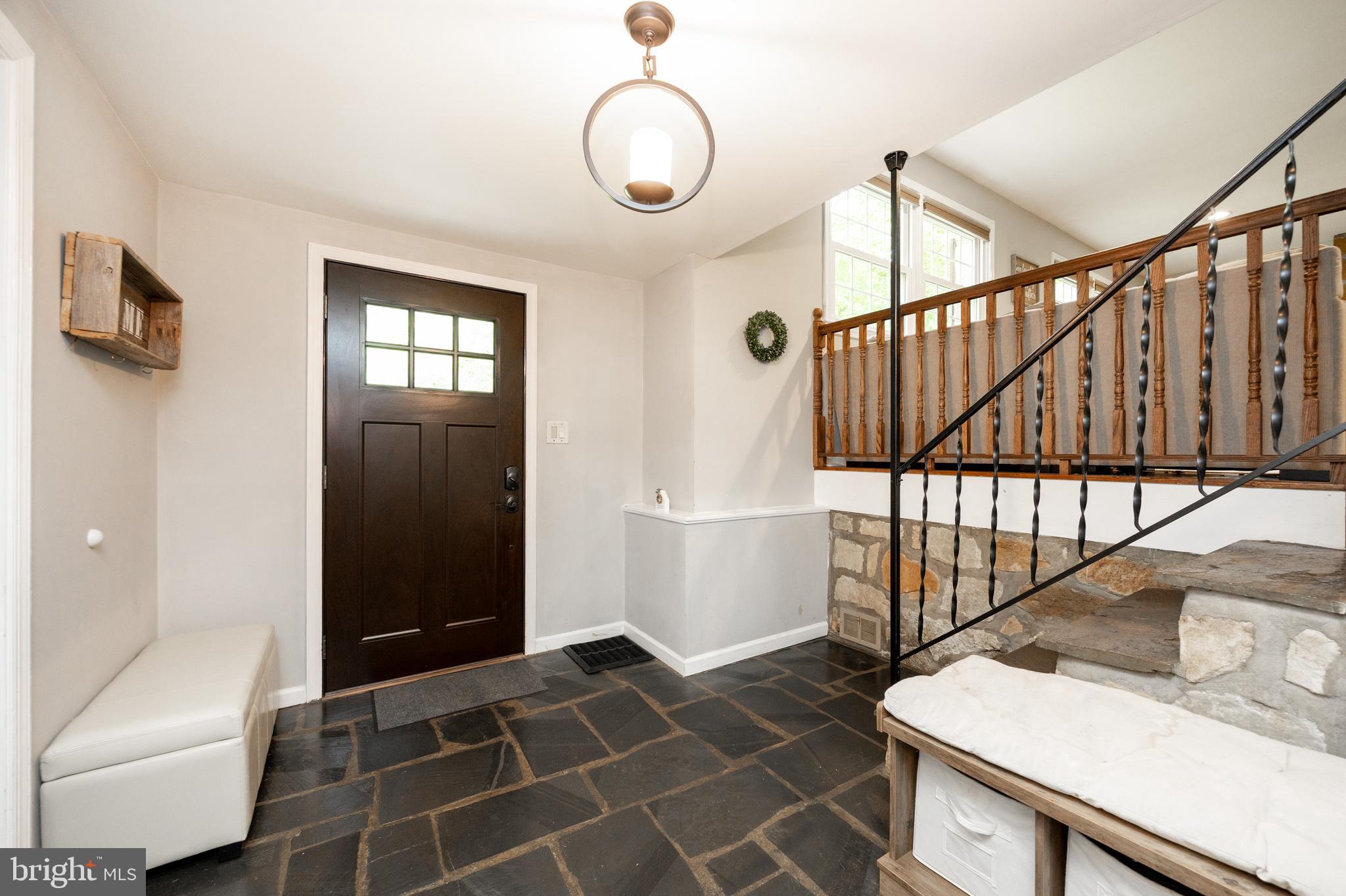 328 HORSESHOE LANE