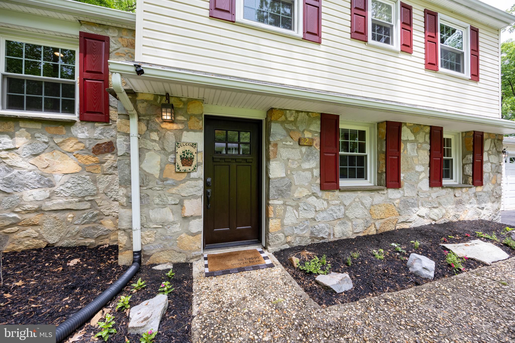 328 HORSESHOE LANE