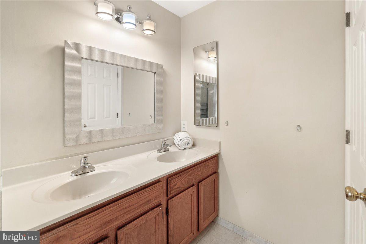 MONARCH RIDGE - Residential