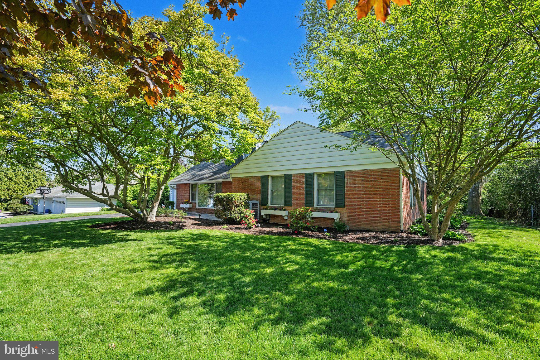 COUNTRY CLUB HILLS - Residential