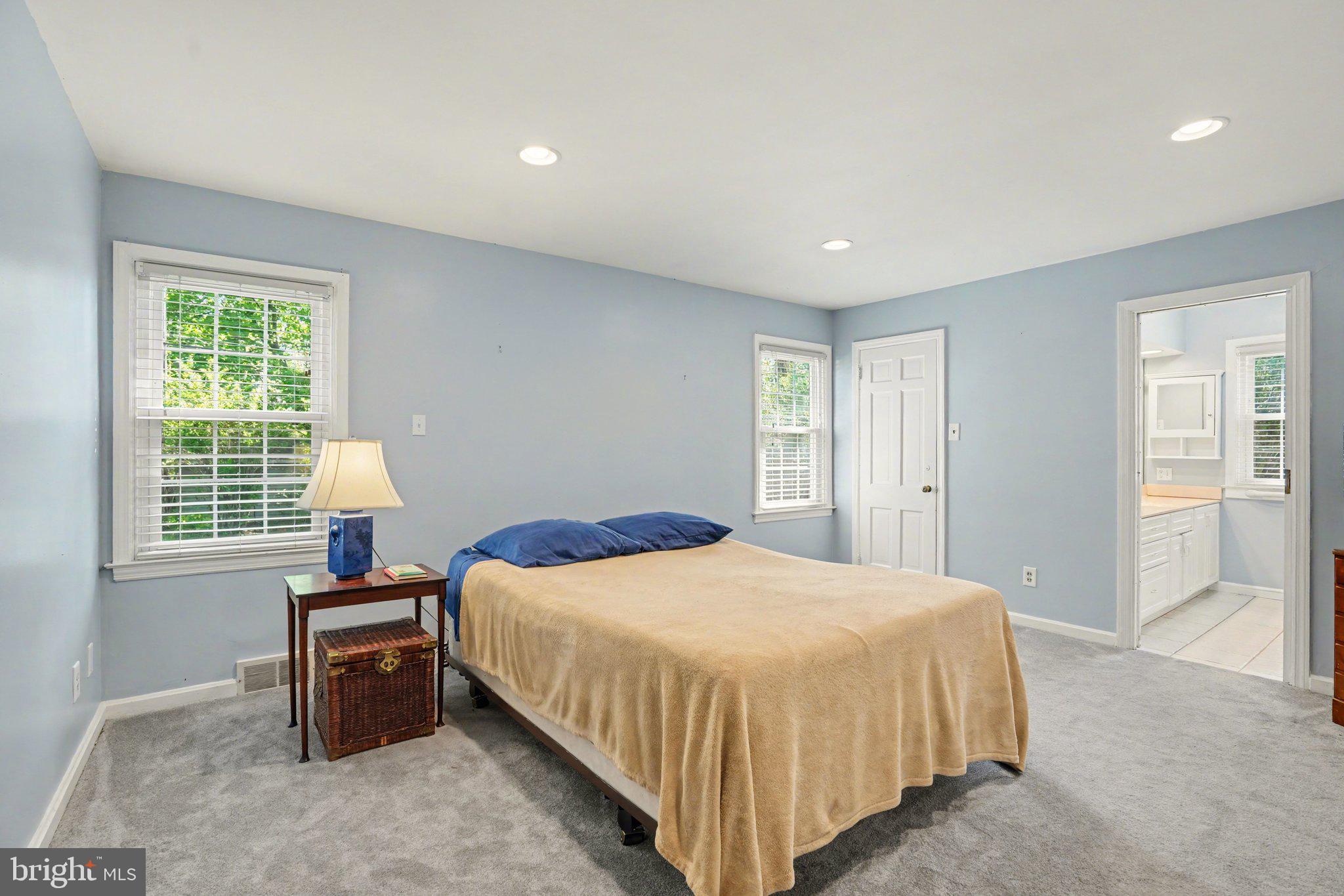 COUNTRY CLUB HILLS - Residential