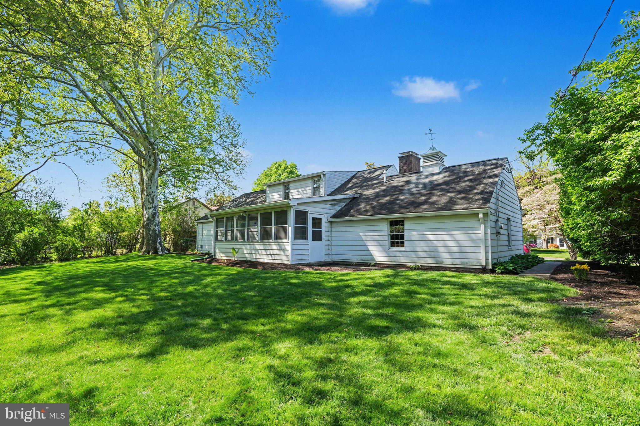 COUNTRY CLUB HILLS - Residential