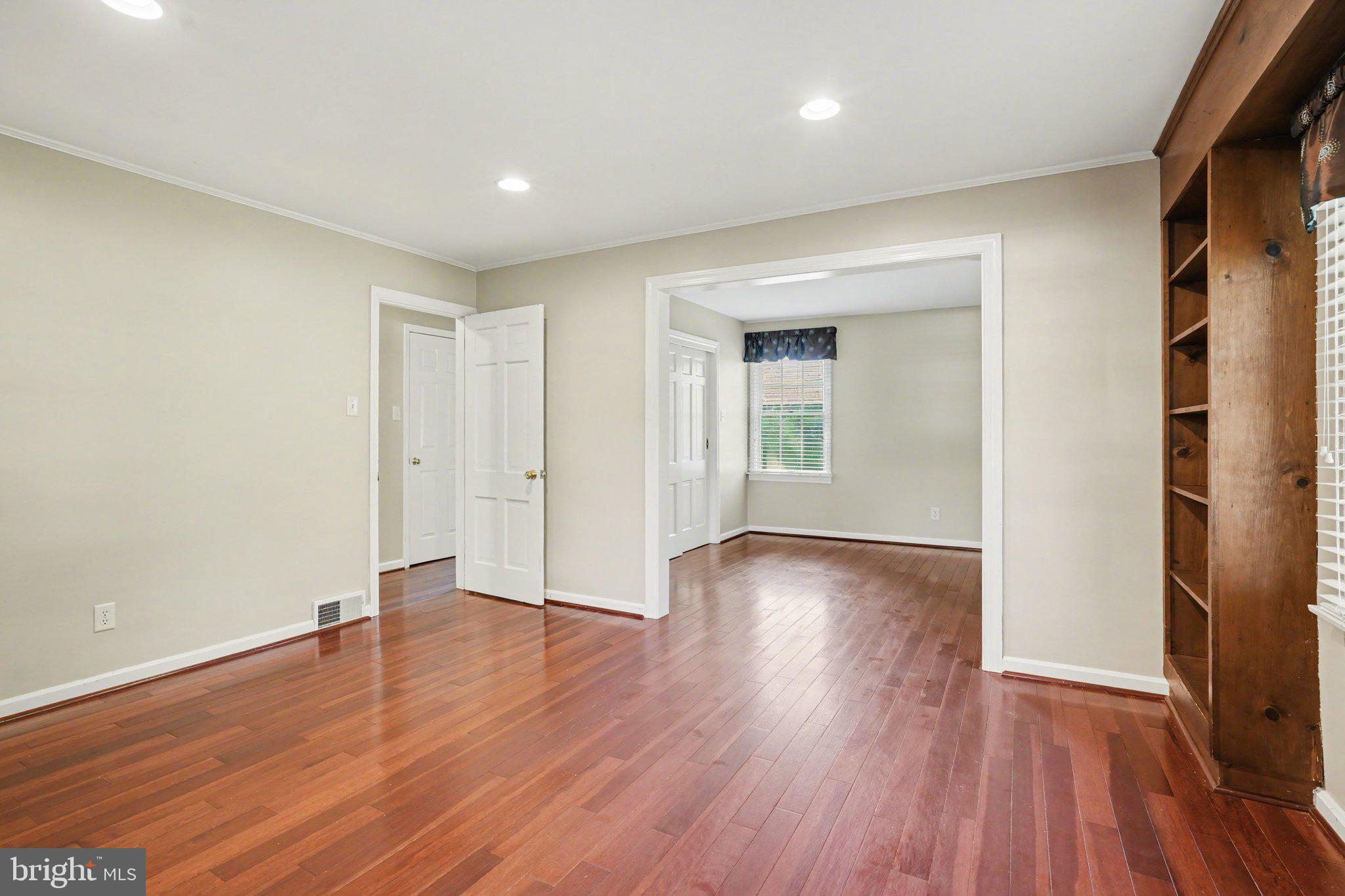 COUNTRY CLUB HILLS - Residential