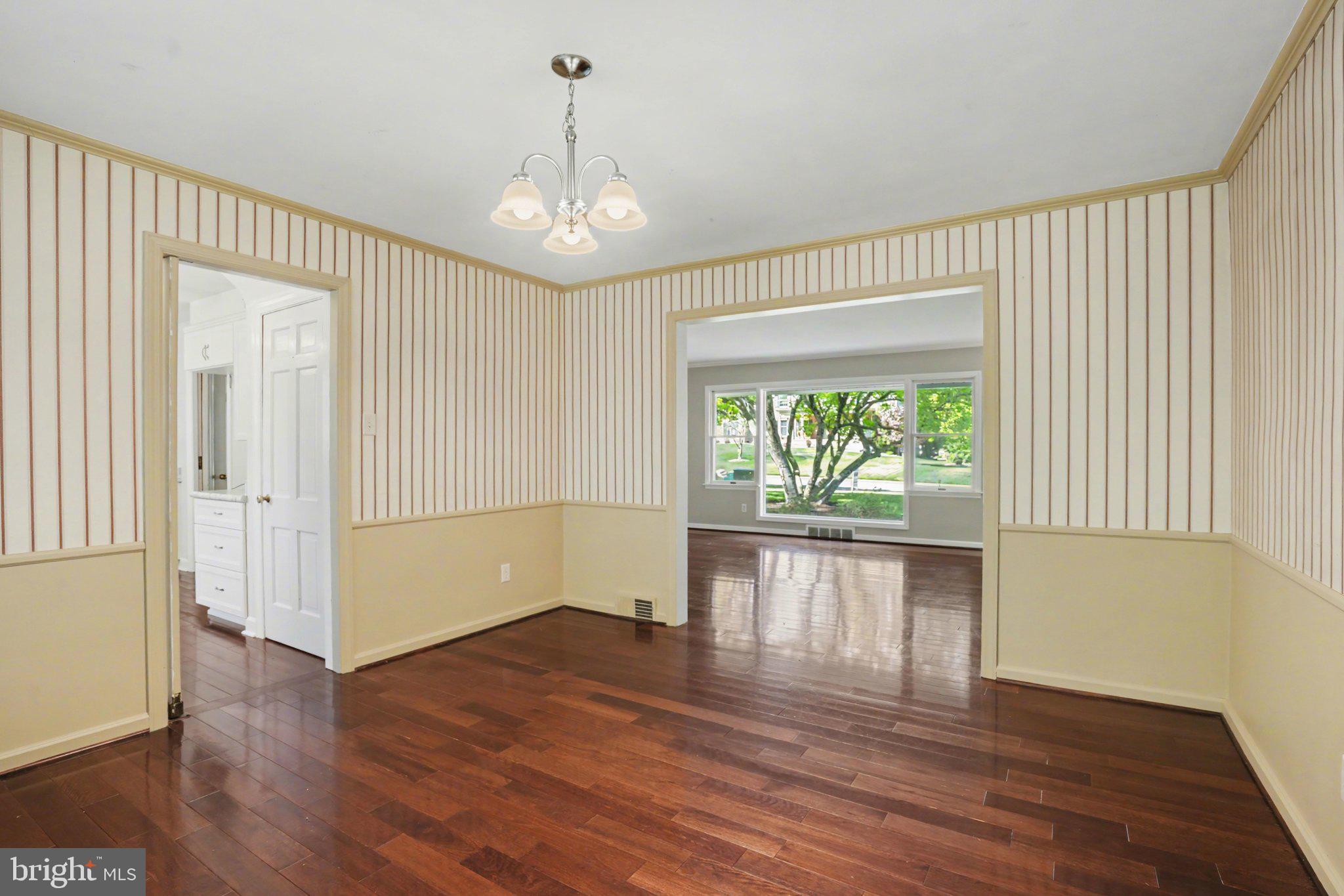 COUNTRY CLUB HILLS - Residential