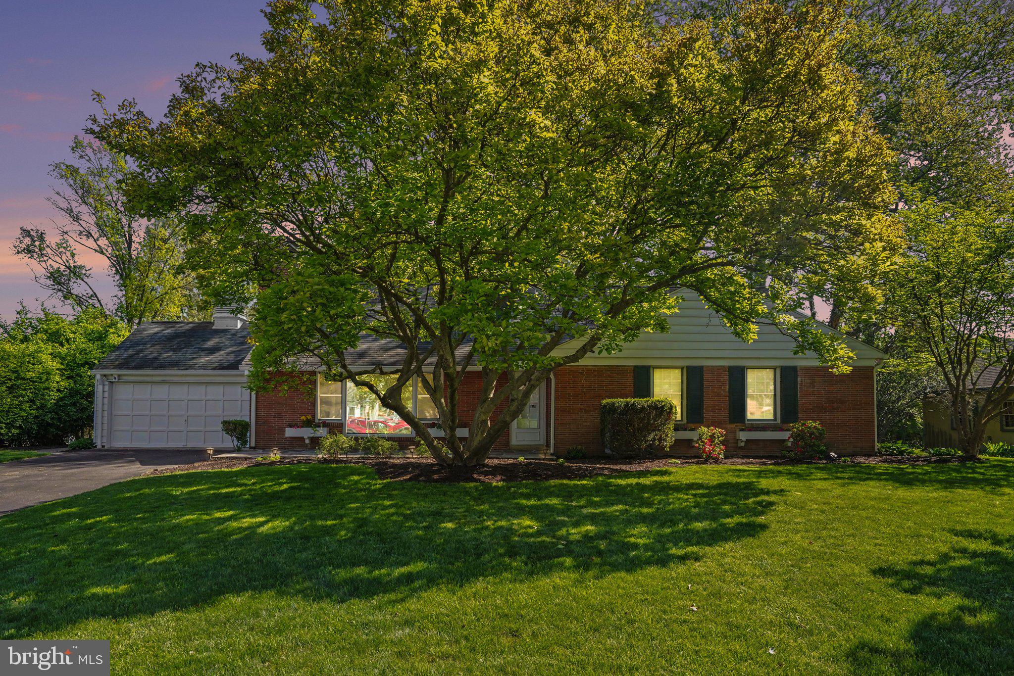 COUNTRY CLUB HILLS - Residential