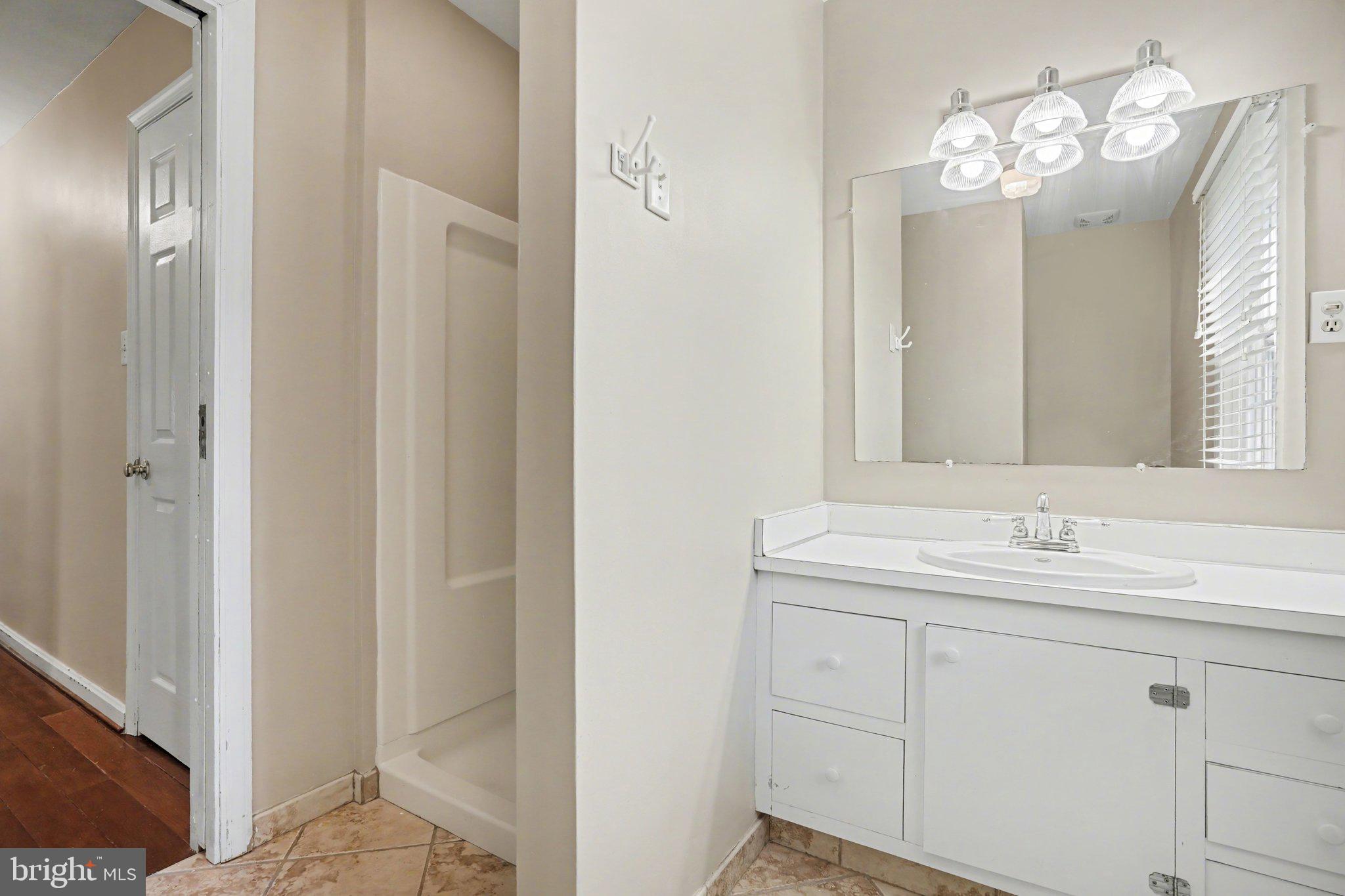 COUNTRY CLUB HILLS - Residential