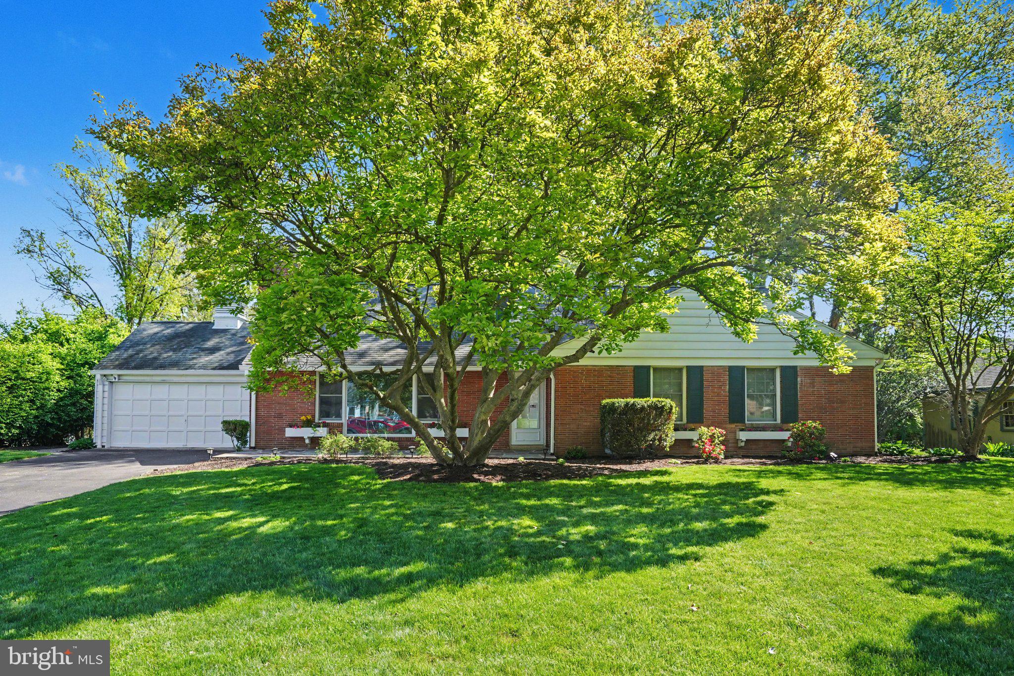 COUNTRY CLUB HILLS - Residential