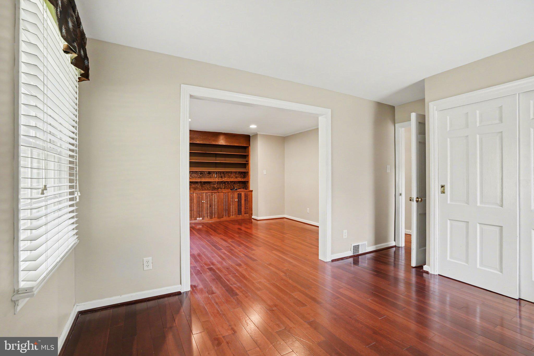 COUNTRY CLUB HILLS - Residential