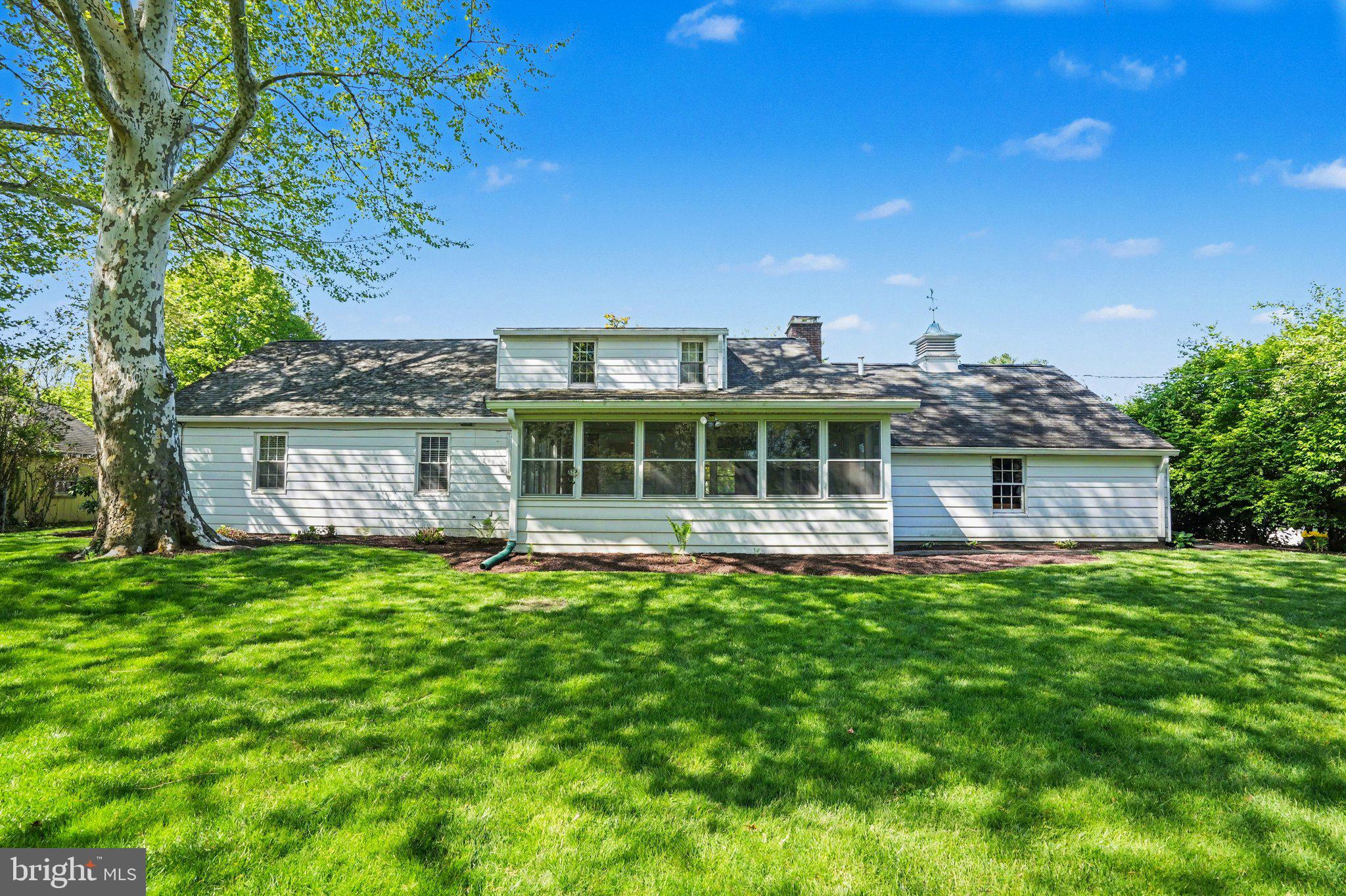 COUNTRY CLUB HILLS - Residential