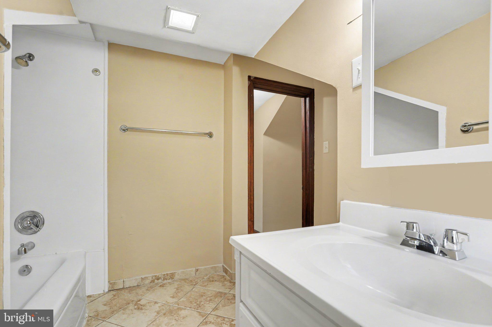 COUNTRY CLUB HILLS - Residential