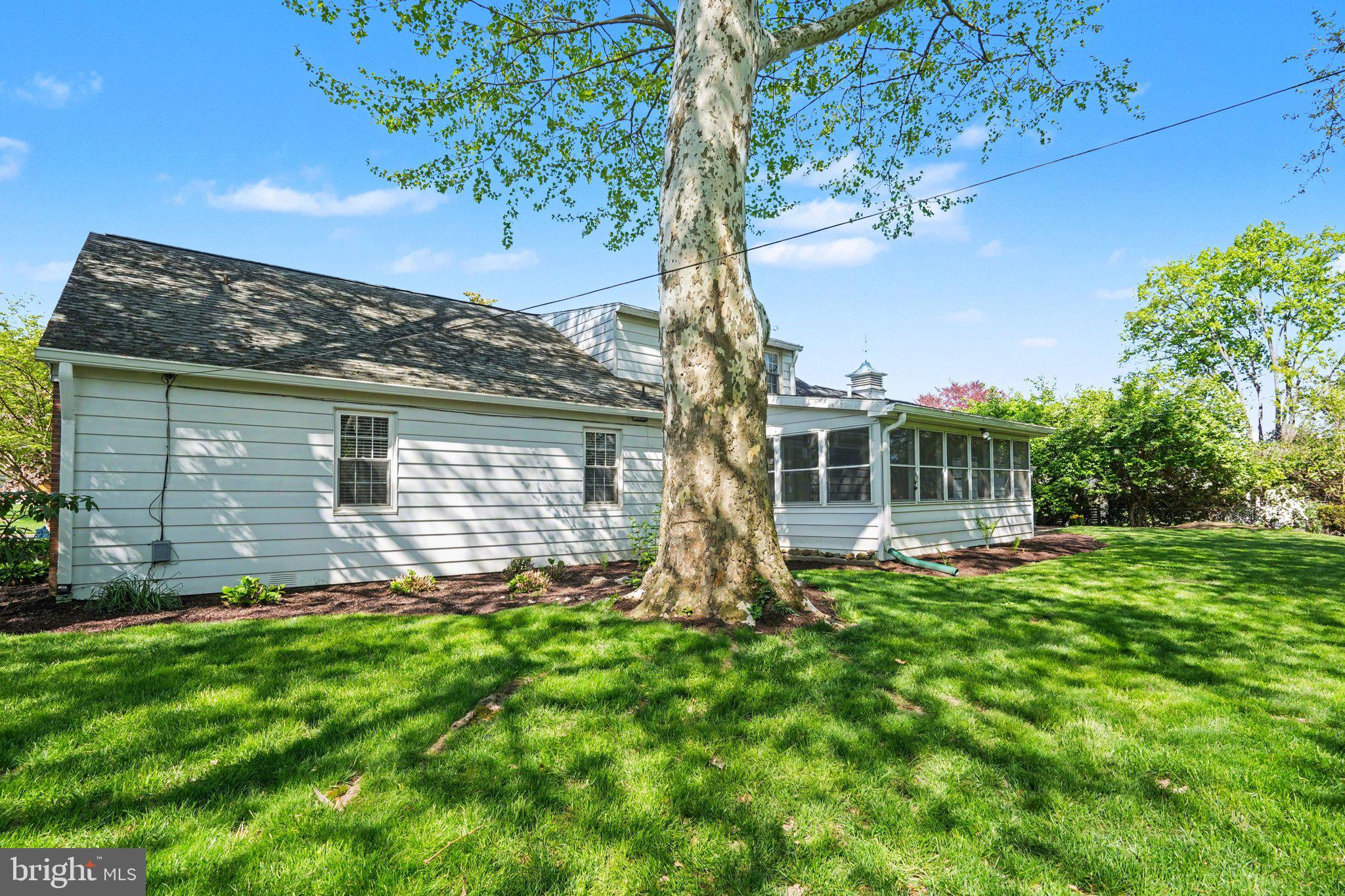 COUNTRY CLUB HILLS - Residential