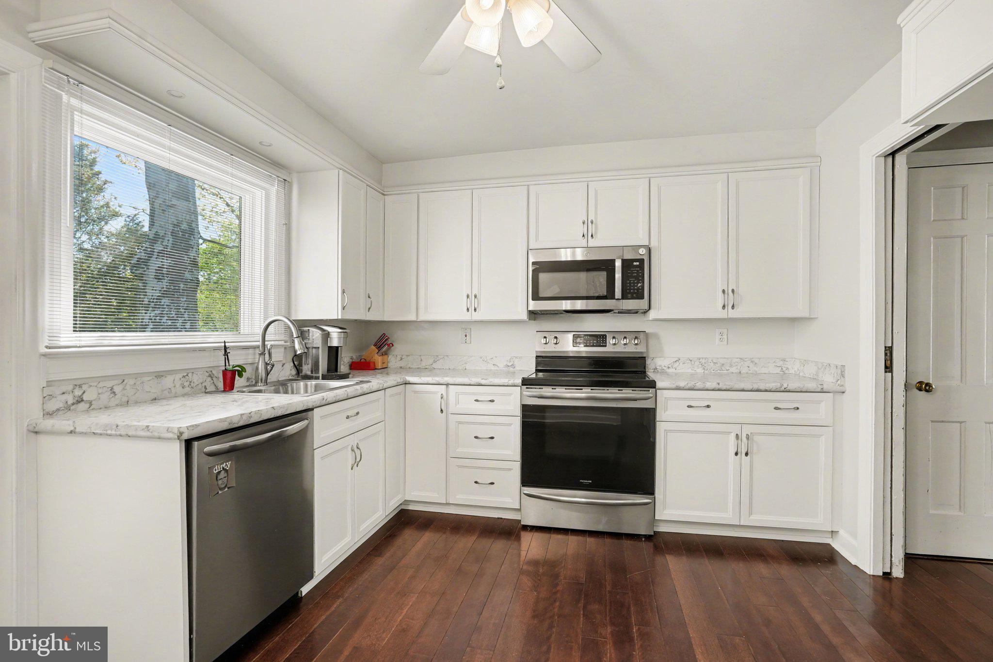 COUNTRY CLUB HILLS - Residential