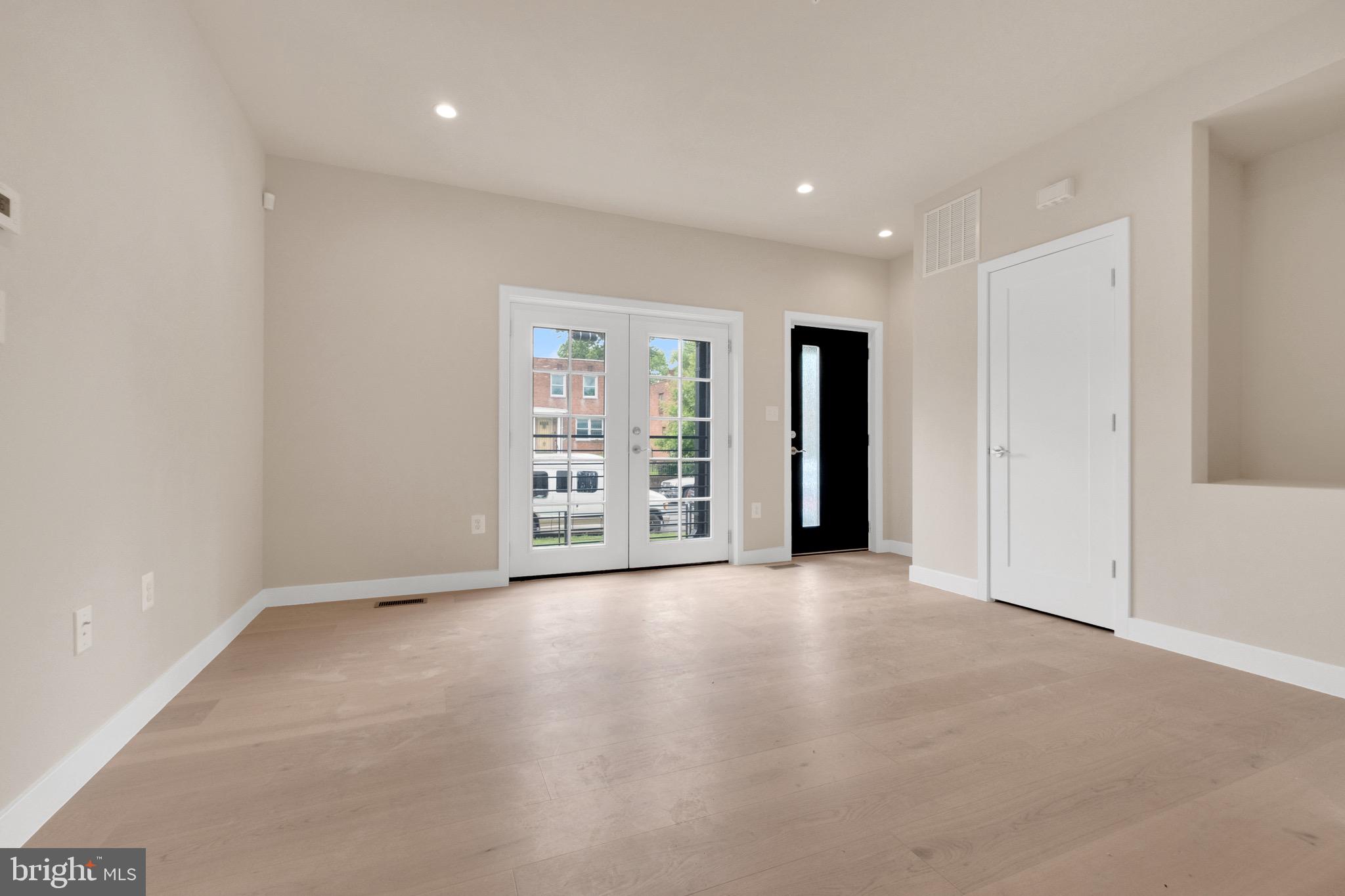 854 XENIA STREET SE 102