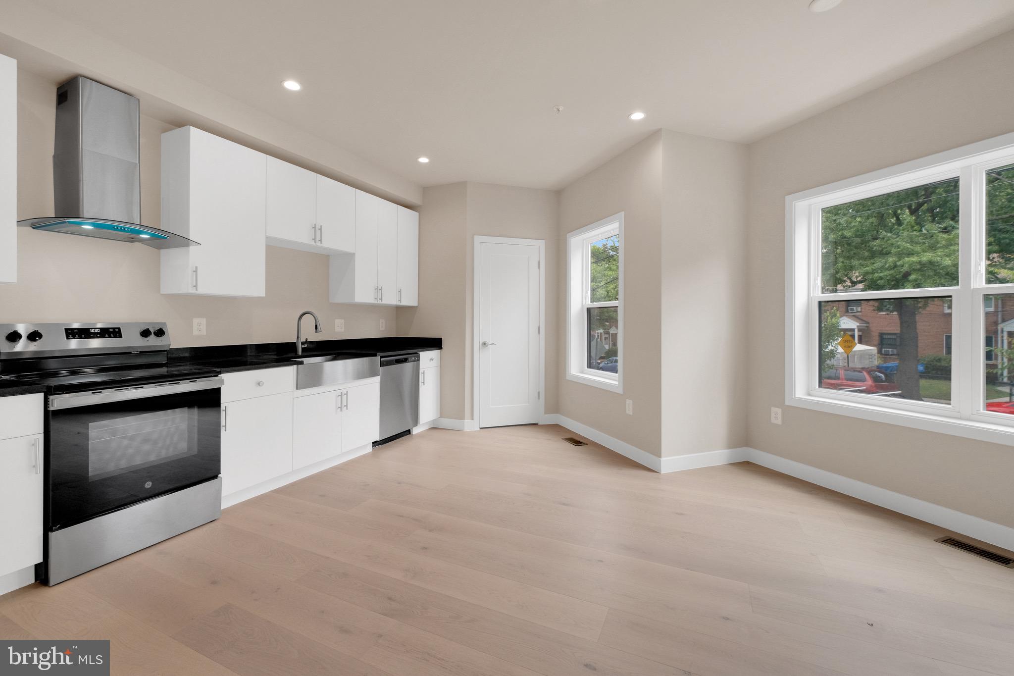 854 XENIA STREET SE 102