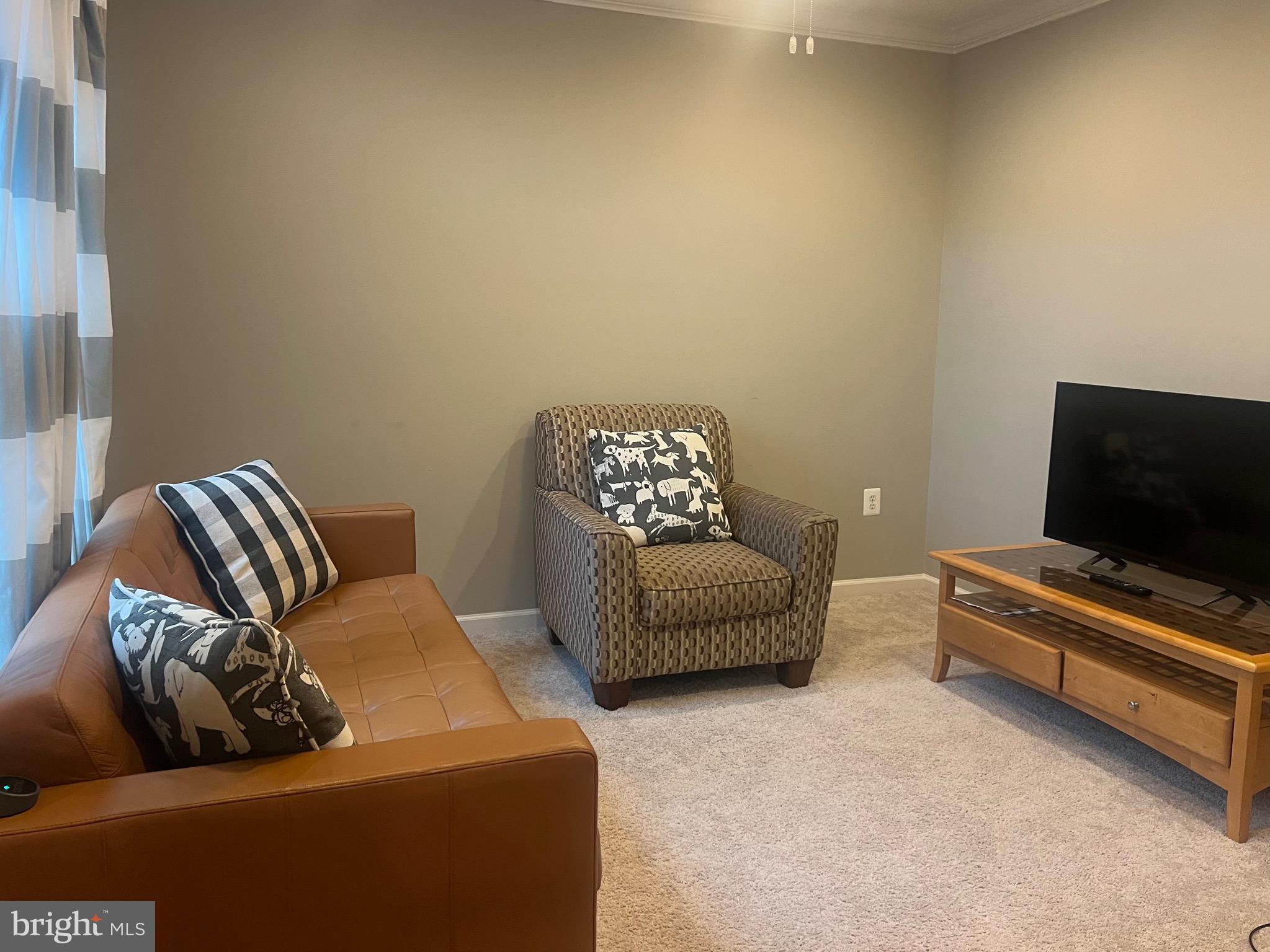 ESTATES AT ELK RUN - Residential Lease