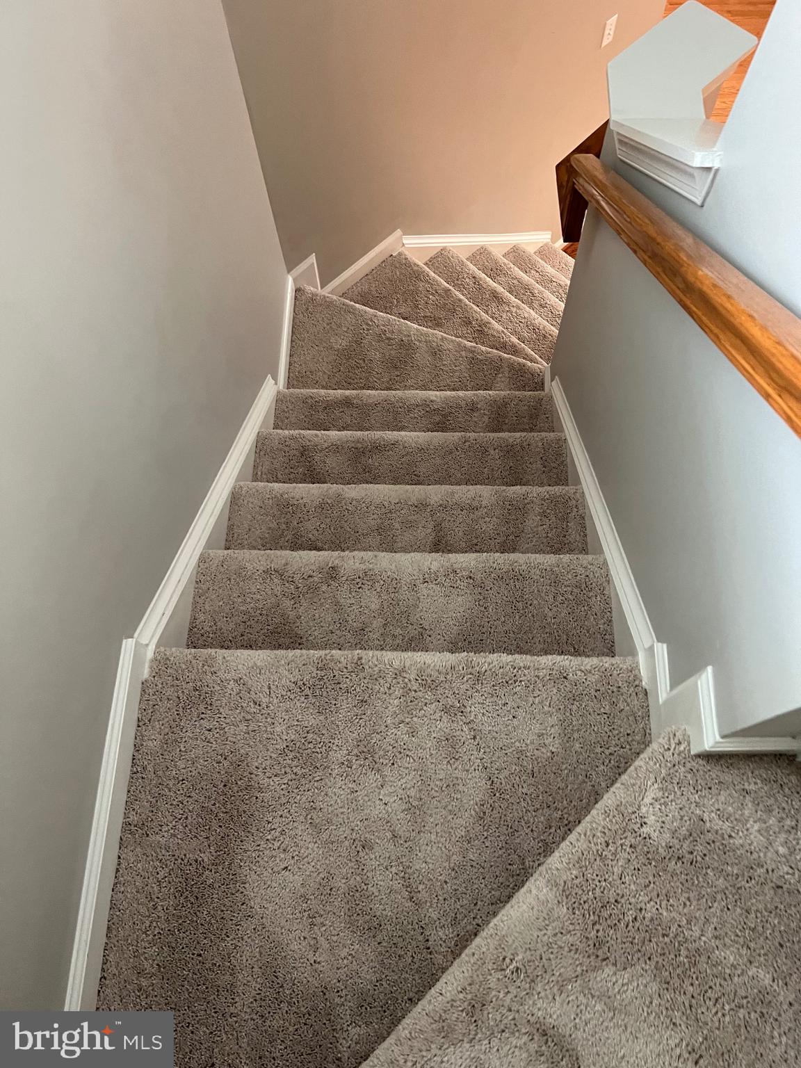 ESTATES AT ELK RUN - Residential Lease