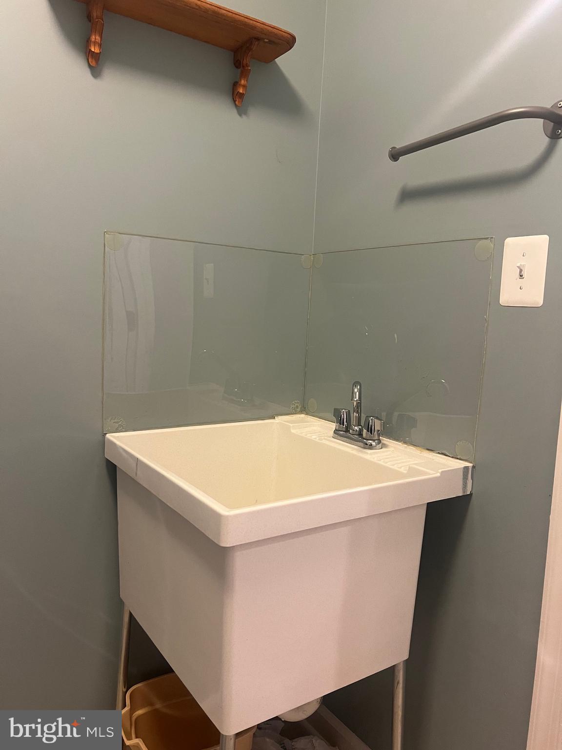 ESTATES AT ELK RUN - Residential Lease