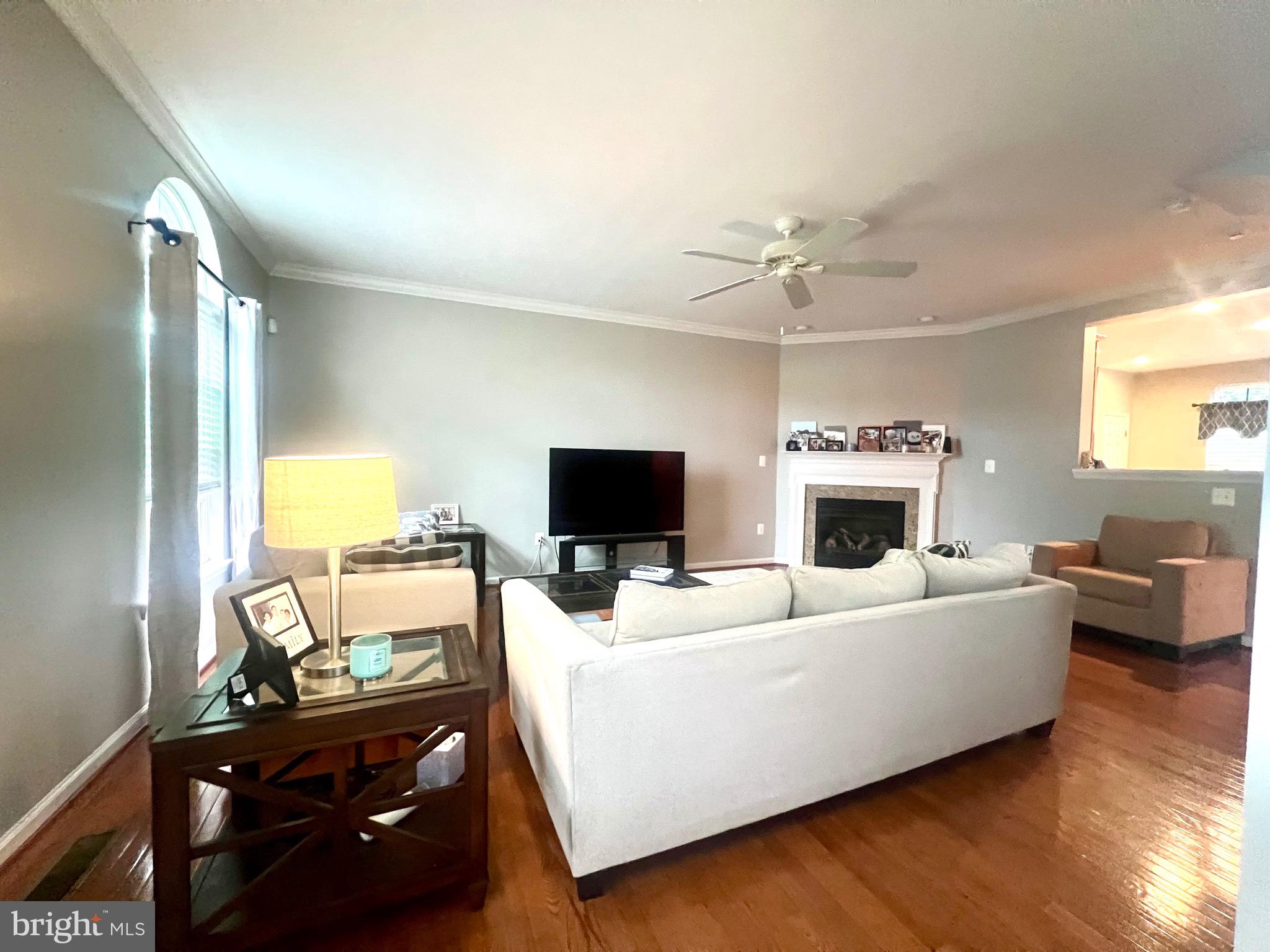 ESTATES AT ELK RUN - Residential Lease