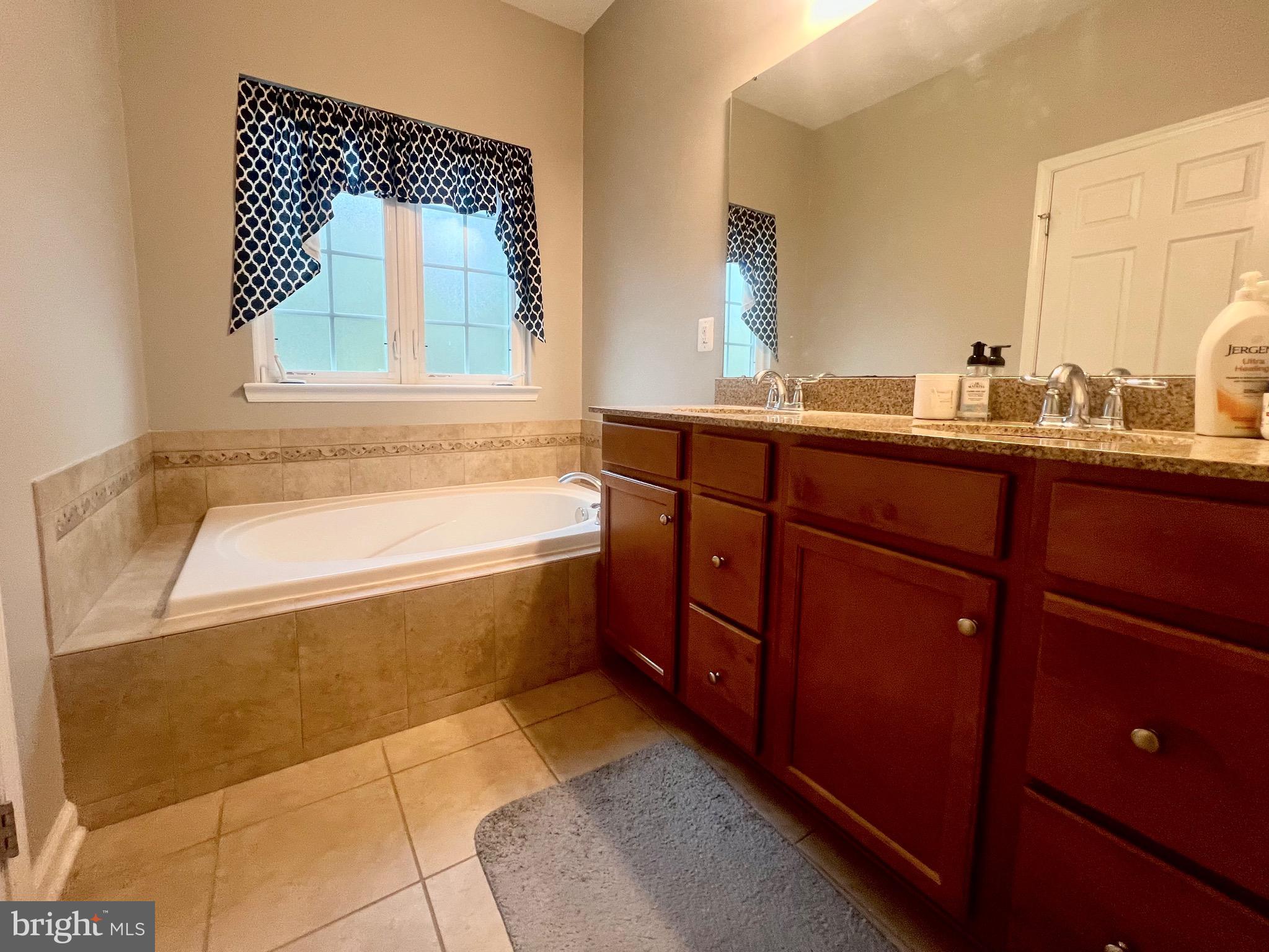 ESTATES AT ELK RUN - Residential Lease