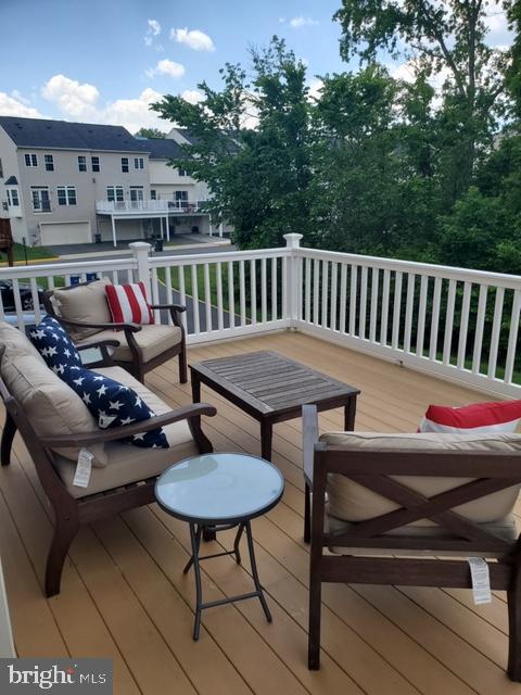 ESTATES AT ELK RUN - Residential Lease