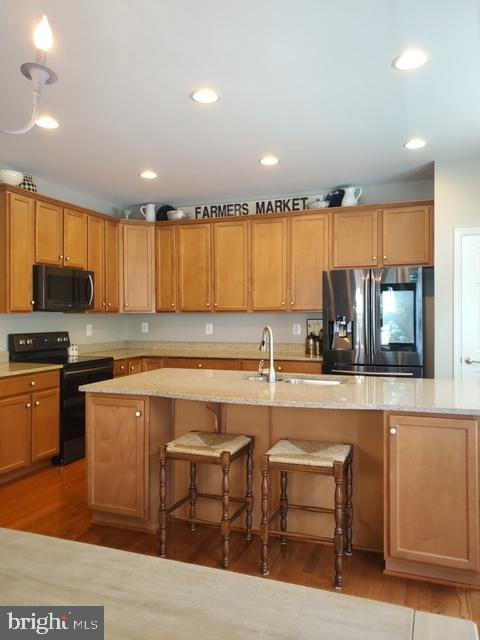 ESTATES AT ELK RUN - Residential Lease