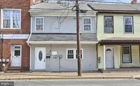 Townhouse For Sale - 26 S Market Street<br/> DUNCANNON, PA 17020