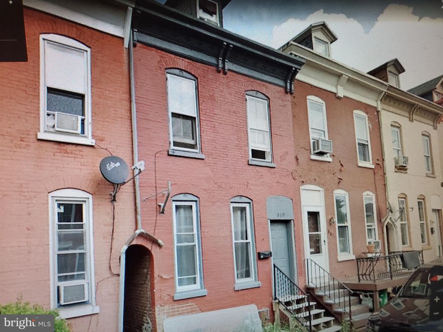 This property is for sale for $80,000,  The portfolio also includes the following properties:  532 Locust St,   842 Mulberry St.,   1205 Green St,  for $275,000 for the 4 properties.  Currently tenant occupied at $725.00/mo.  Month to Month Lease.  Tenants pay ALL utilities.  Property being sold AS-IS.   Minimum of 48 hours notice required for all showings.   Please  have your agent call  property manager to set up all showings and individual units can be anytime with her with notice!