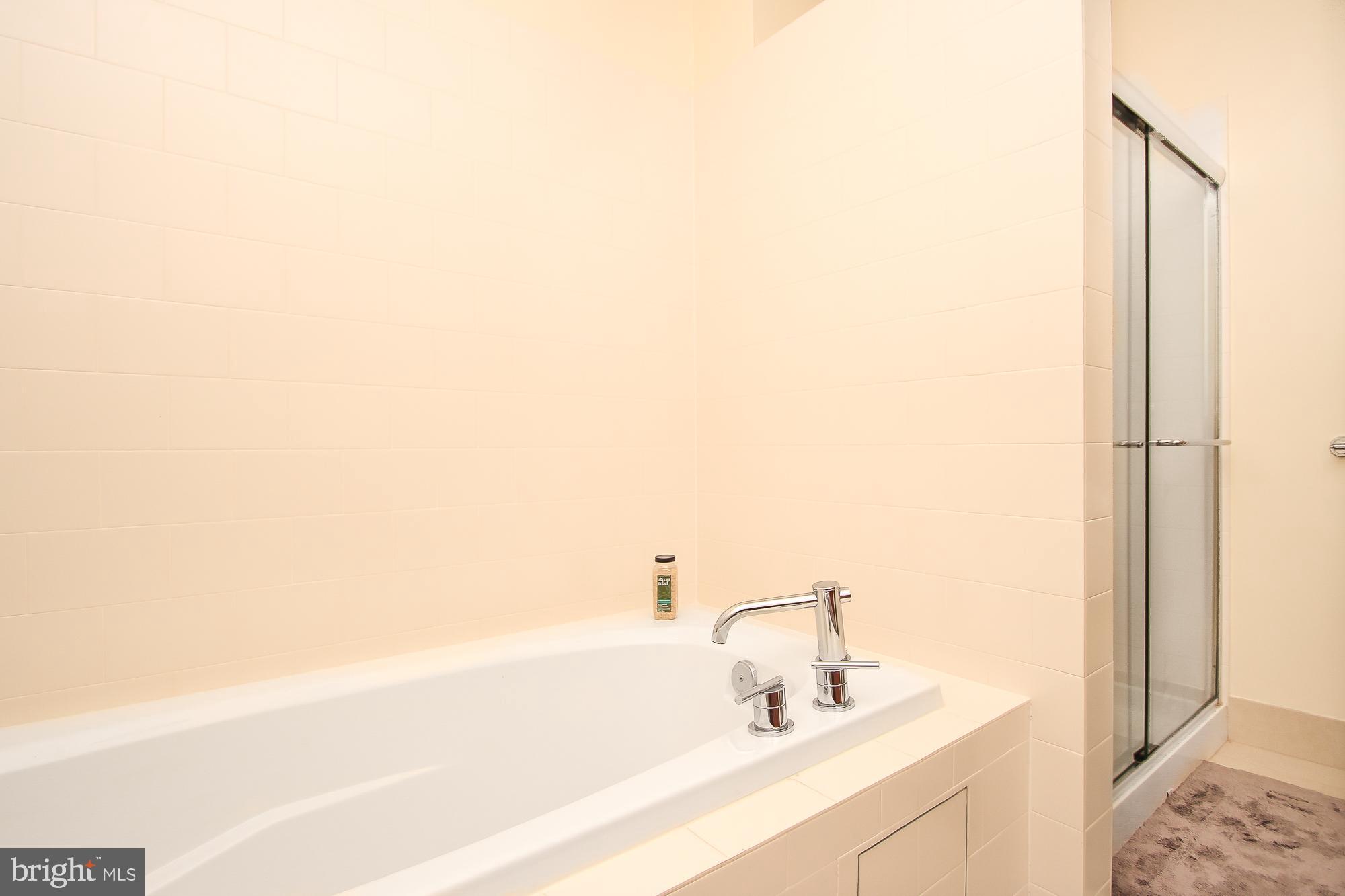 LOCUST POINT - Residential Lease