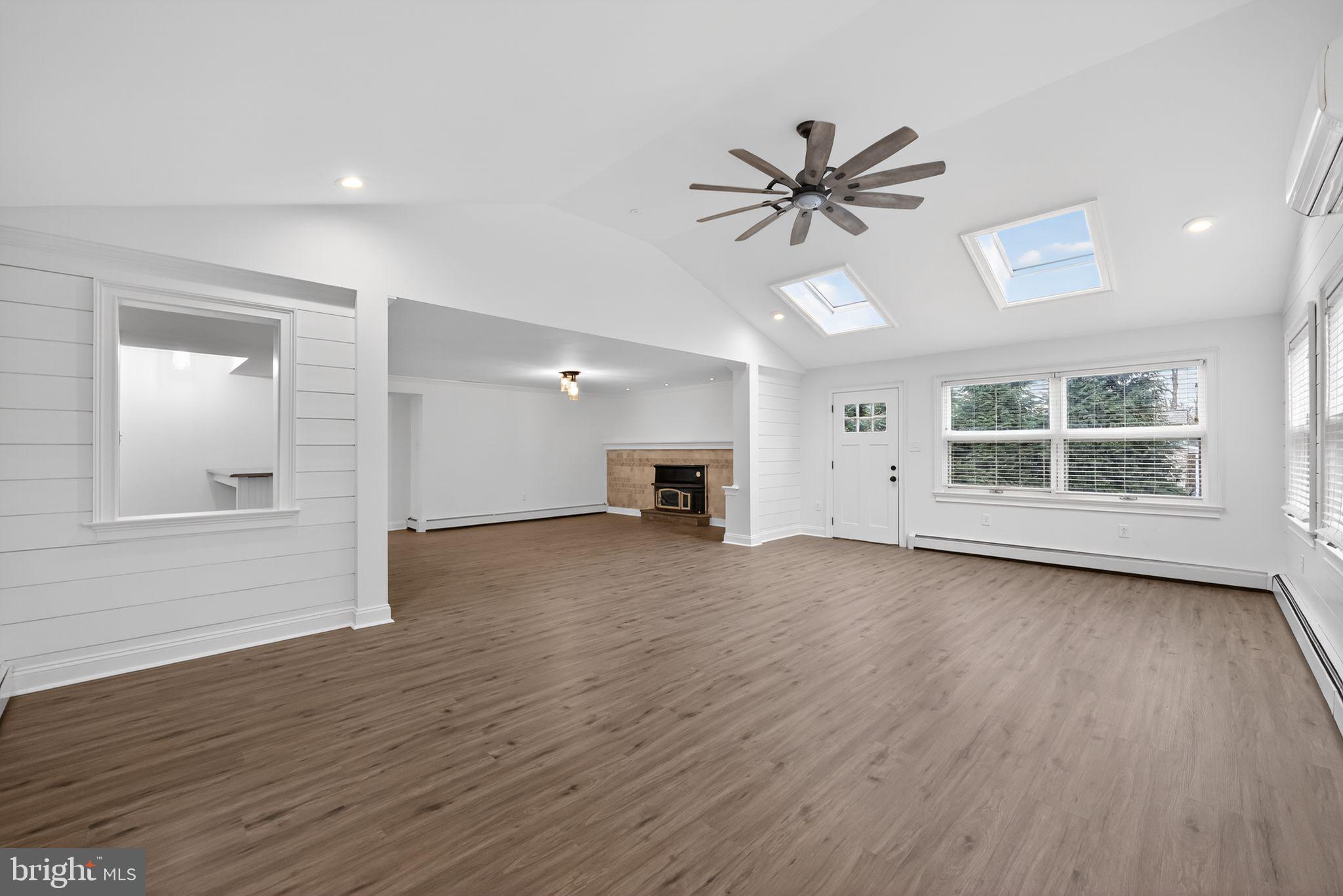 NORTHAMPTON HILLS - Residential