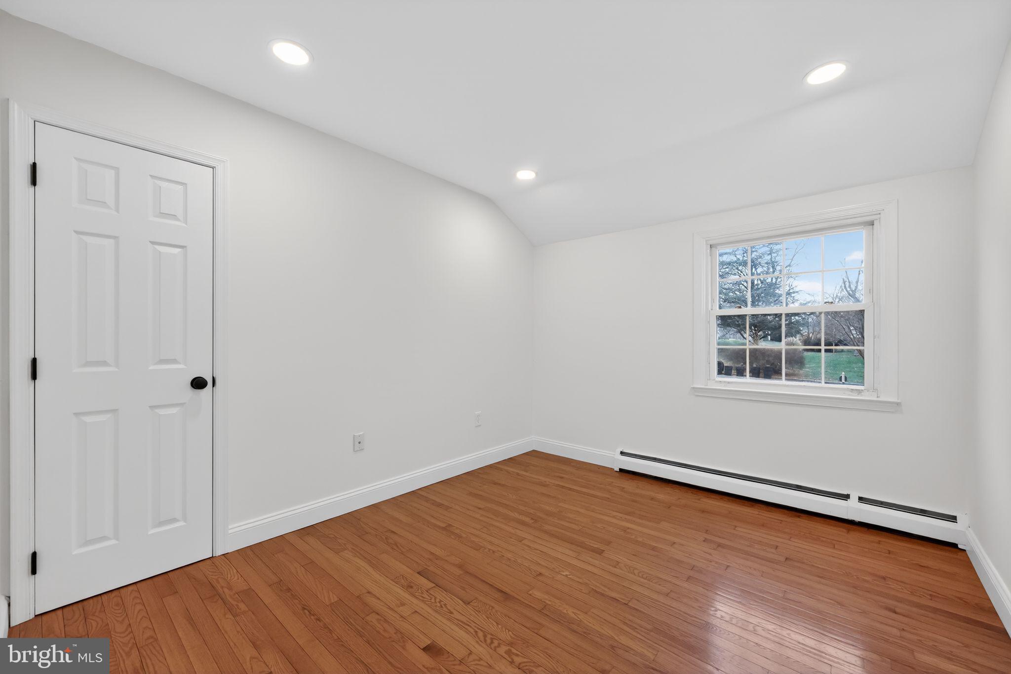 NORTHAMPTON HILLS - Residential