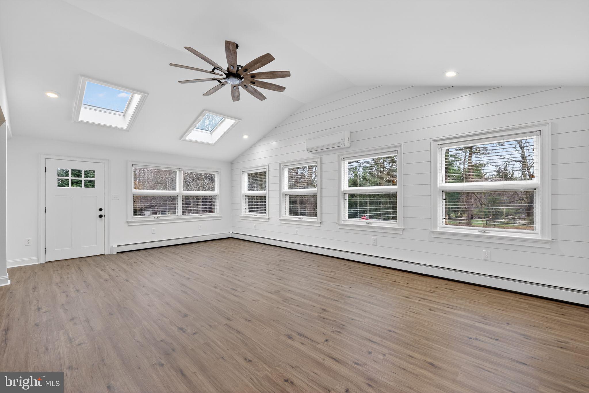 NORTHAMPTON HILLS - Residential