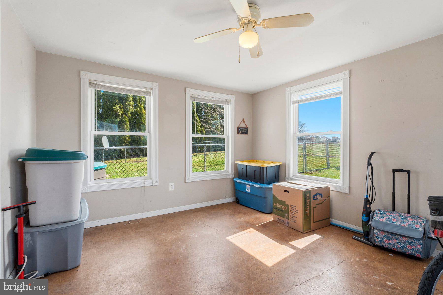 CLOVER LANE - Residential