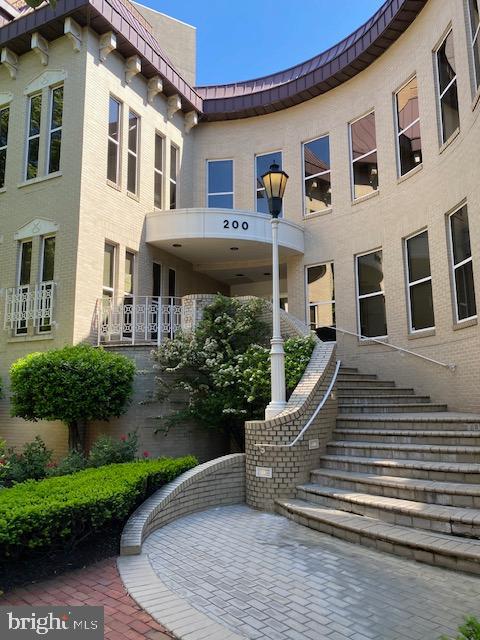 ROUND HOUSE SQUARE - Commercial Lease