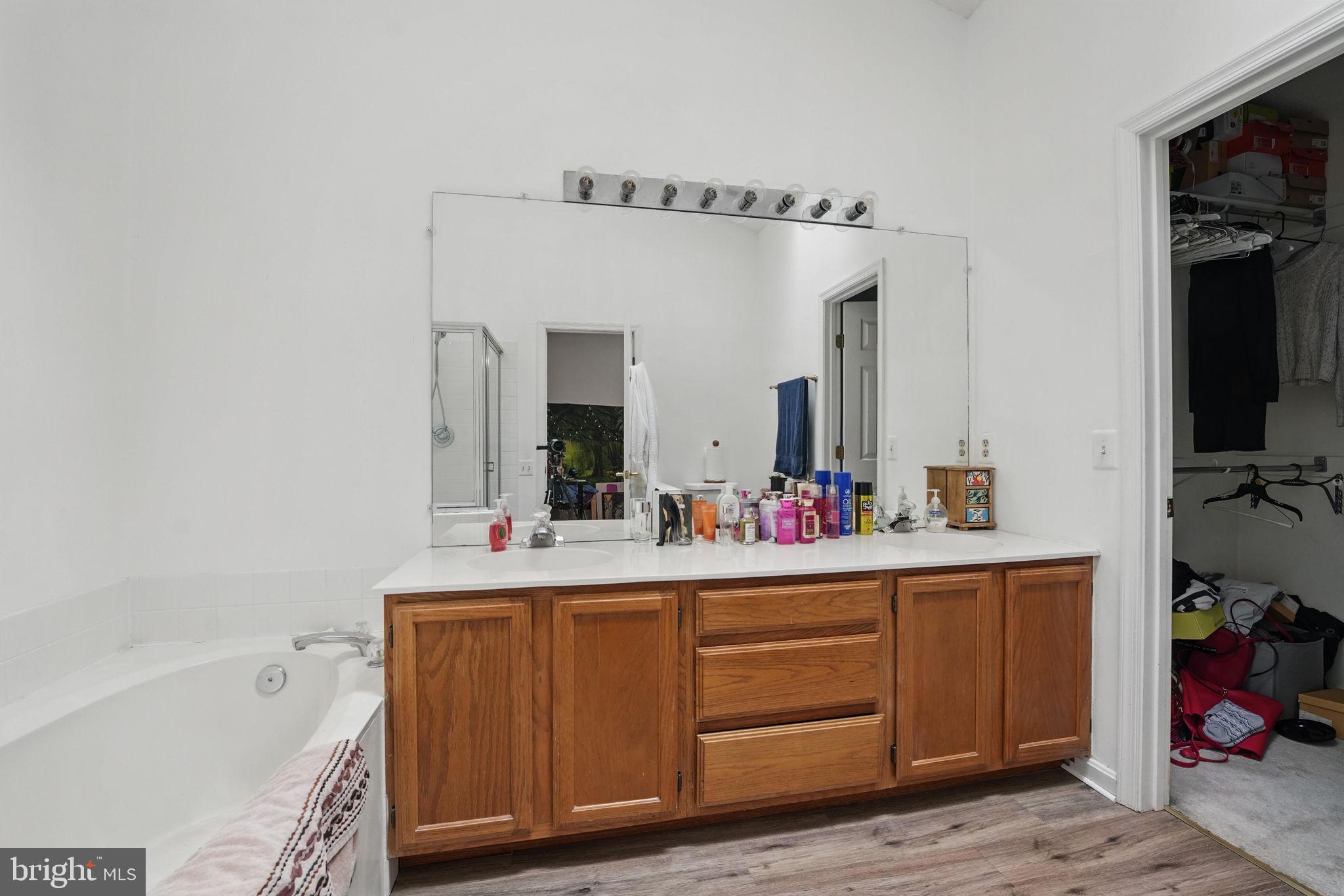 RIVER OAKS - Residential