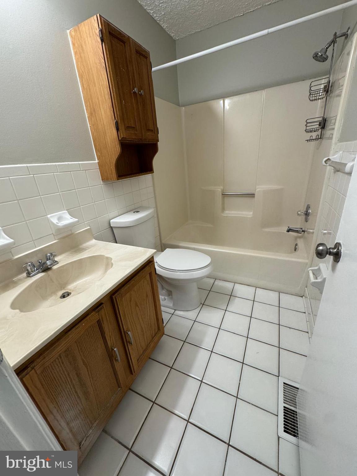 FREETOWN VILLAGE - Residential Lease