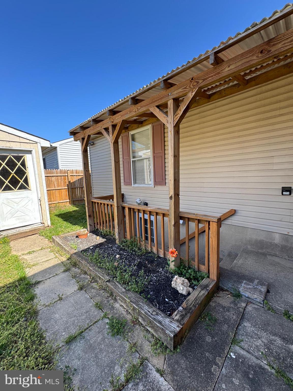 FREETOWN VILLAGE - Residential Lease