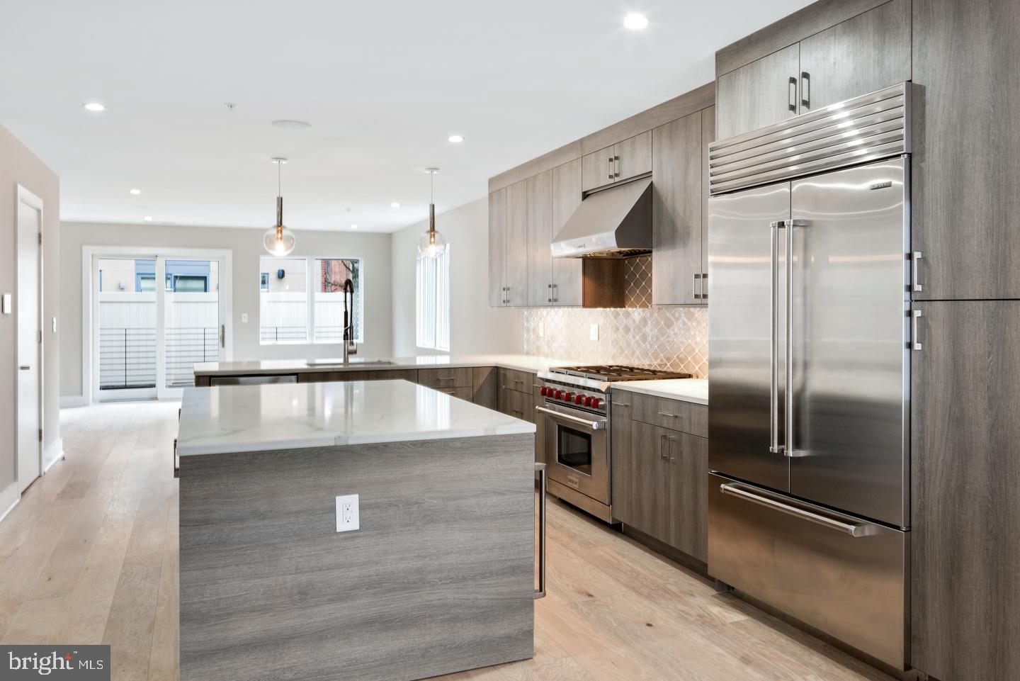 LOGAN SQUARE - Residential