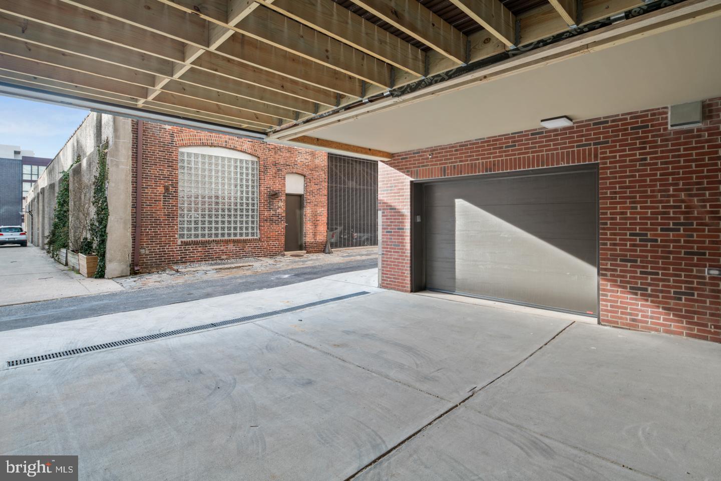 LOGAN SQUARE - Residential