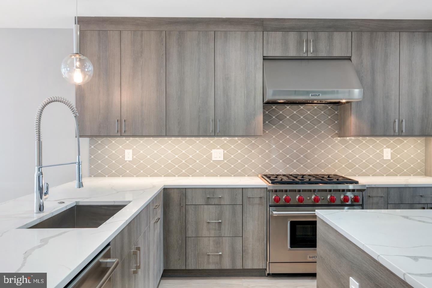 LOGAN SQUARE - Residential