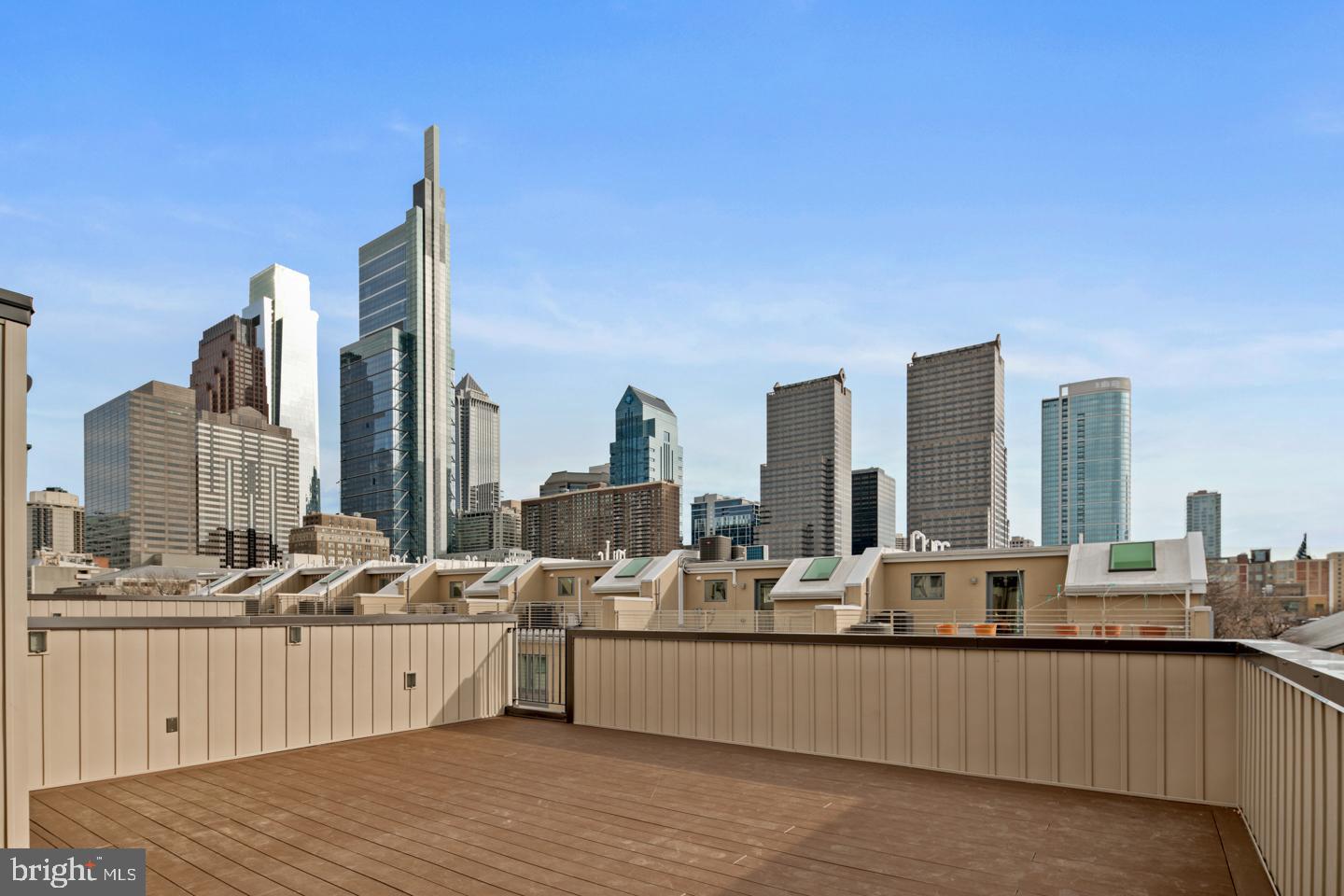 LOGAN SQUARE - Residential