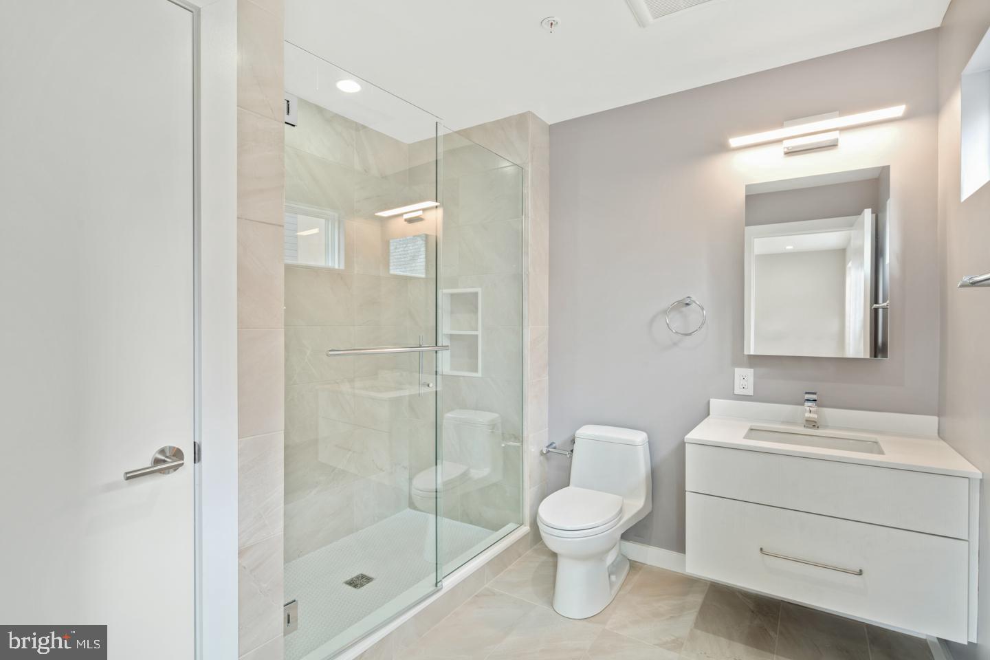 LOGAN SQUARE - Residential