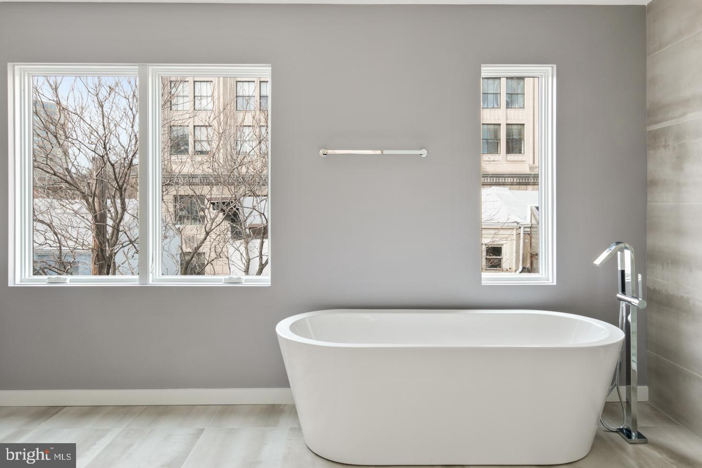 LOGAN SQUARE - Residential