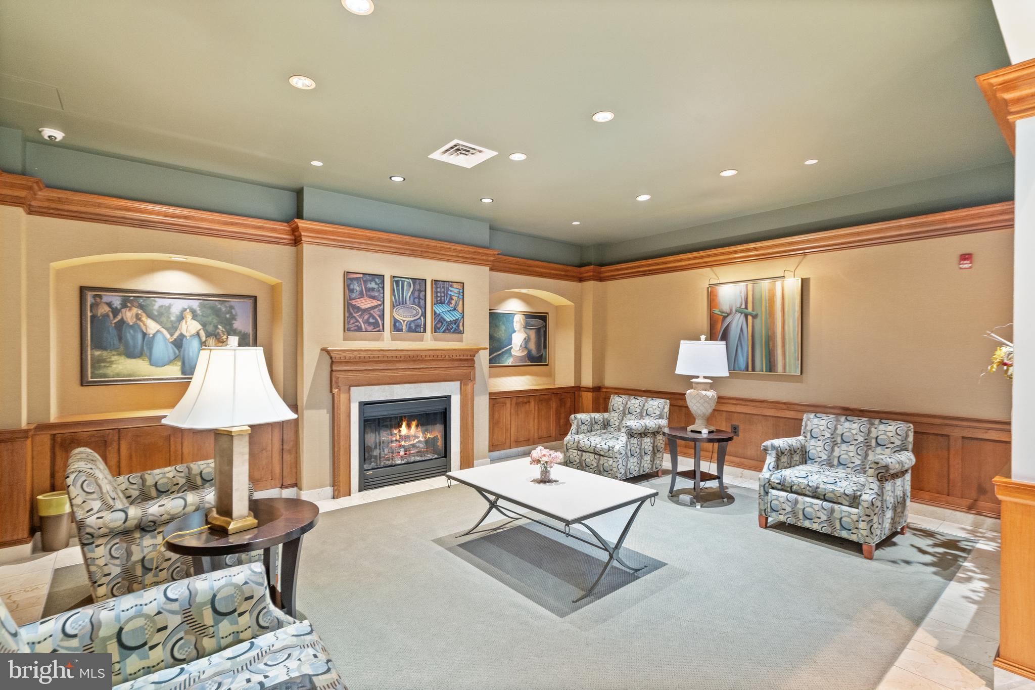 CARLTON HOUSE - Residential